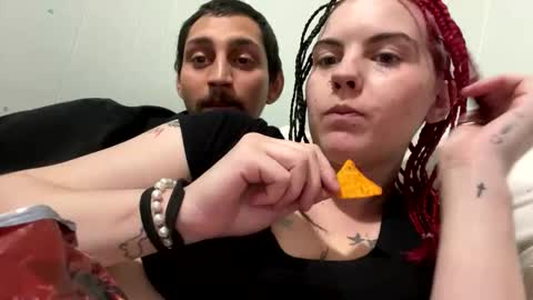 Snapshot of queenandkingcray chatting on April 13, 2026, 5:18 pm queenandkingcray online show from April 13, 2026, 5:18 pm