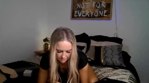 queenb6969694u online show from March 8, 2026, 2:21 pm
