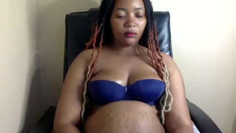 Snapshot of queenbebony2 chatting on December 11, 2024, 8:26 am Queenbebony2 online show from December 11, 2024, 8:26 am