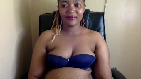 Snapshot of queenbebony2 chatting on January 8, 2025, 8:27 am Queenbebony2 online show from January 8, 2025, 8:27 am