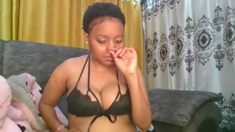 Snapshot of queenbeiby05 chatting on May 19, 2026, 6:47 pm queen online show from May 19, 2026, 6:47 pm