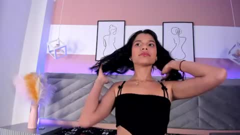 Snapshot of queenbella__ chatting on July 31, 2026, 8:52 pm online show from July 31, 2026, 8:52 pm