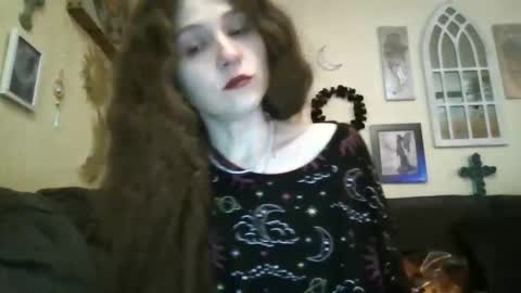 Snapshot of queencrimsonlvx chatting on April 15, 2026, 11:28 am queencrimsonlvx online show from April 15, 2026, 11:28 am