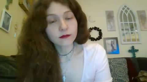 Snapshot of queencrimsonlvx chatting on April 18, 2026, 12:58 am queencrimsonlvx online show from April 18, 2026, 12:58 am