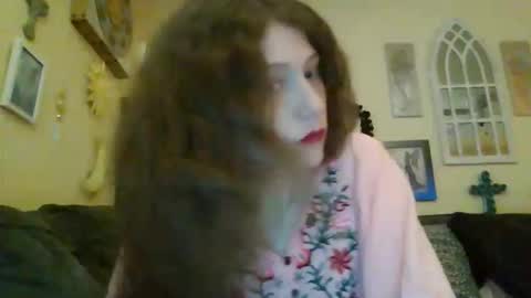 Snapshot of queencrimsonlvx chatting on April 20, 2026, 1:19 am queencrimsonlvx online show from April 20, 2026, 1:19 am