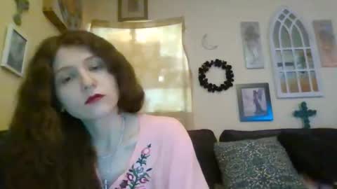 Snapshot of queencrimsonlvx chatting on April 21, 2026, 12:11 pm queencrimsonlvx online show from April 21, 2026, 12:11 pm