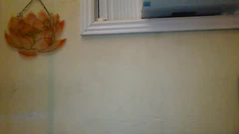 Snapshot of queencrimsonlvx chatting on April 22, 2026, 12:13 am queencrimsonlvx online show from April 22, 2026, 12:13 am