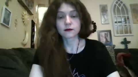 Snapshot of queencrimsonlvx chatting on April 26, 2026, 2:42 am queencrimsonlvx online show from April 26, 2026, 2:42 am