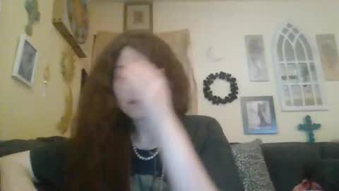 Snapshot of queencrimsonlvx chatting on May 1, 2026, 7:29 pm queencrimsonlvx online show from May 1, 2026, 7:29 pm