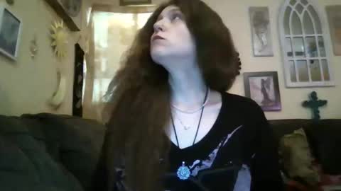 Snapshot of queencrimsonlvx chatting on May 6, 2026, 2:19 am queencrimsonlvx online show from May 6, 2026, 2:19 am