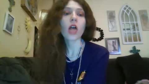 Snapshot of queencrimsonlvx chatting on May 8, 2026, 11:15 am queencrimsonlvx online show from May 8, 2026, 11:15 am