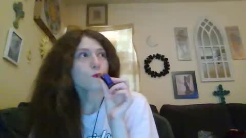 Snapshot of queencrimsonlvx chatting on May 10, 2026, 10:31 am queencrimsonlvx online show from May 10, 2026, 10:31 am