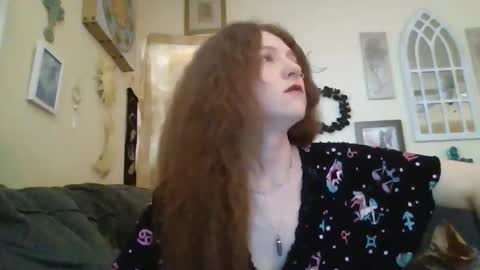Snapshot of queencrimsonlvx chatting on May 21, 2026, 12:50 am queencrimsonlvx online show from May 21, 2026, 12:50 am