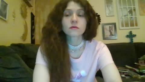 Snapshot of queencrimsonlvx chatting on May 28, 2026, 9:17 am queencrimsonlvx online show from May 28, 2026, 9:17 am