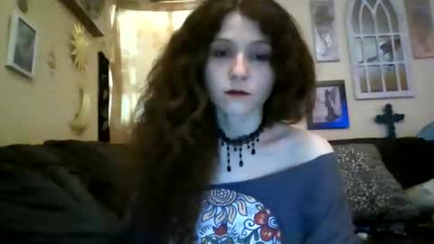 Snapshot of queencrimsonlvx chatting on June 1, 2026, 10:17 am queencrimsonlvx online show from June 1, 2026, 10:17 am