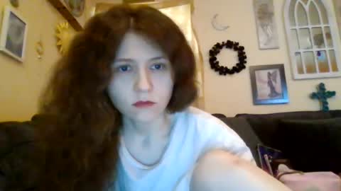 Snapshot of queencrimsonlvx chatting on July 20, 2026, 8:17 am queencrimsonlvx online show from July 20, 2026, 8:17 am