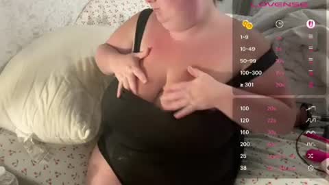 Queen curves online show from July 26, 2026, 3:25 am