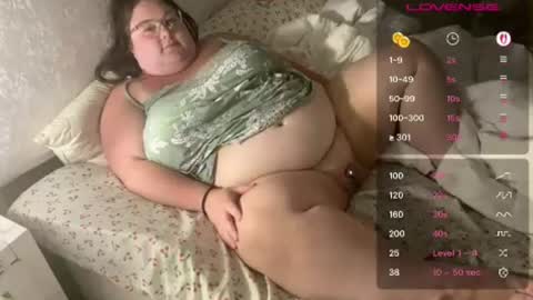 Queen curves online show from July 31, 2026, 1:27 am