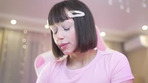 Nelly  INSTA  queenelia  online show from December 1, 2025, 2:00 pm