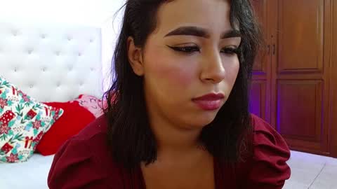 Snapshot of queenie_star chatting on December 19, 2024, 9:38 pm Maria Del Mar online show from December 19, 2024, 9:38 pm