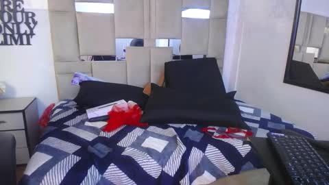 QUEENJEENN online show from December 14, 2024, 12:11 am