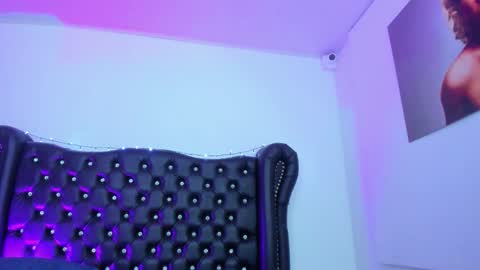 Snapshot of queenlatina10 chatting on February 25, 2026, 7:01 pm Andrea online show from February 25, 2026, 7:01 pm