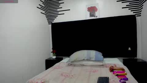 Snapshot of queenmature chatting on September 27, 2025, 12:21 pm VickyBoobss online show from September 27, 2025, 12:21 pm