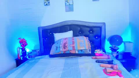 Snapshot of queenmature chatting on April 18, 2026, 12:31 pm VickyBoobss online show from April 18, 2026, 12:31 pm