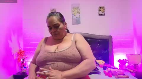 Snapshot of queenmature chatting on July 6, 2026, 7:38 pm VickyBoobss online show from July 6, 2026, 7:38 pm