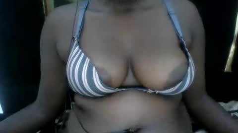 Snapshot of queenmelany chatting on October 10, 2025, 9:03 pm queenmelany online show from October 10, 2025, 9:03 pm