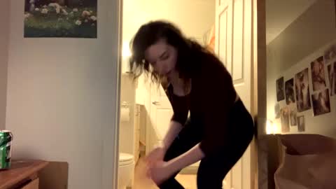 Sarlei Sar-uh-lie online show from January 17, 2025, 1:25 am