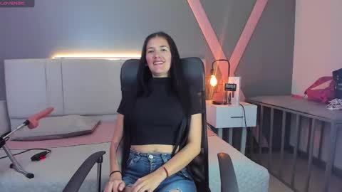 Snapshot of queenn24 chatting on December 11, 2024, 8:28 pm EMILY online show from December 11, 2024, 8:28 pm