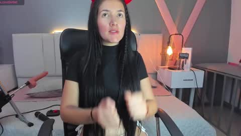 Snapshot of queenn24 chatting on December 11, 2024, 11:32 pm EMILY online show from December 11, 2024, 11:32 pm