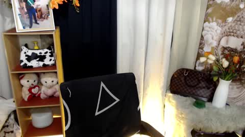 Snapshot of queenofcum169xx chatting on February 22, 2025, 5:46 pm Mikka online show from February 22, 2025, 5:46 pm