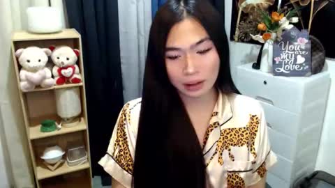 Snapshot of queenofcum169xx chatting on April 19, 2026, 6:32 pm Mikka online show from April 19, 2026, 6:32 pm