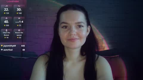 Snapshot of queenofmodels chatting on February 3, 2026, 6:40 am QueenOfModels online show from February 3, 2026, 6:40 am