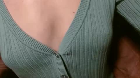 queenoftenderness online show from April 16, 2026, 9:39 pm