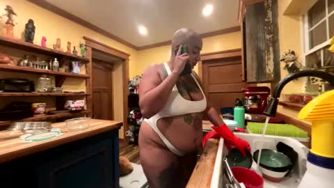 Queen Hilarity online show from April 25, 2026, 2:14 am