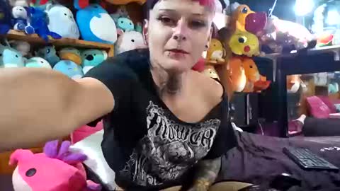 Snapshot of queer_burrito chatting on October 12, 2025, 8:19 pm Sky Burrito online show from October 12, 2025, 8:19 pm