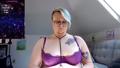 queerlyjaz online show from April 25, 2026, 6:05 pm