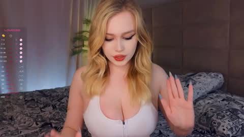 Teri  My favorite vibes 77 101 222 666 online show from February 3, 2025, 3:49 pm