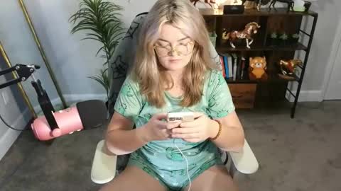 Bri online show from November 19, 2025, 12:32 am