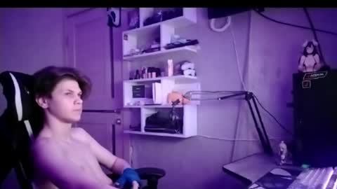 Snapshot of quiet_sh chatting on February 11, 2026, 12:26 am quiet_sh online show from February 11, 2026, 12:26 am