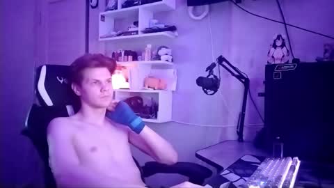 Snapshot of quiet_sh chatting on February 11, 2026, 4:23 pm quiet_sh online show from February 11, 2026, 4:23 pm