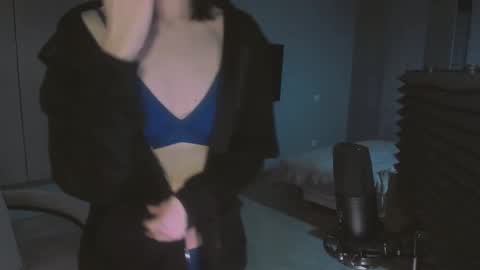 Snapshot of quietluxury chatting on December 20, 2025, 9:38 am quietluxury online show from December 20, 2025, 9:38 am