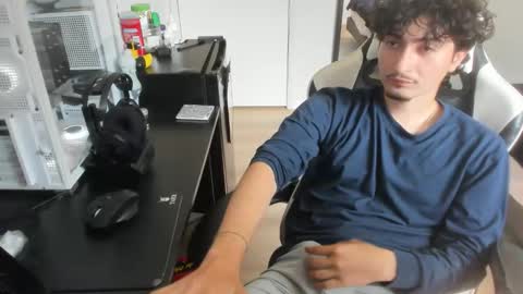 qwert4206 online show from April 9, 2026, 10:37 pm