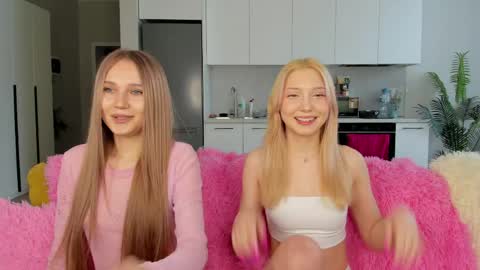 Snapshot of qwoopa chatting on April 2, 2026, 8:56 am Leya online show from April 2, 2026, 8:56 am