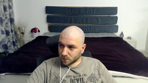 R0bila online show from January 25, 2025, 11:43 pm