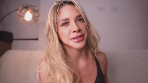 RACHEL BLAKE online show from October 25, 2025, 6:43 am