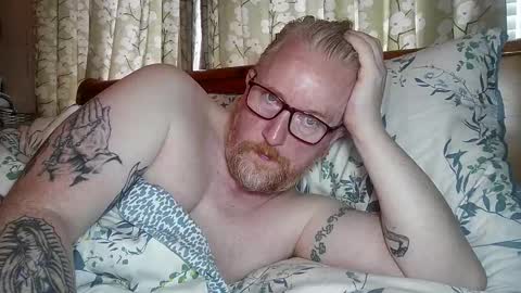 Snapshot of r_o_h_a_n chatting on October 21, 2025, 12:39 pm r_o_h_a_n online show from October 21, 2025, 12:39 pm